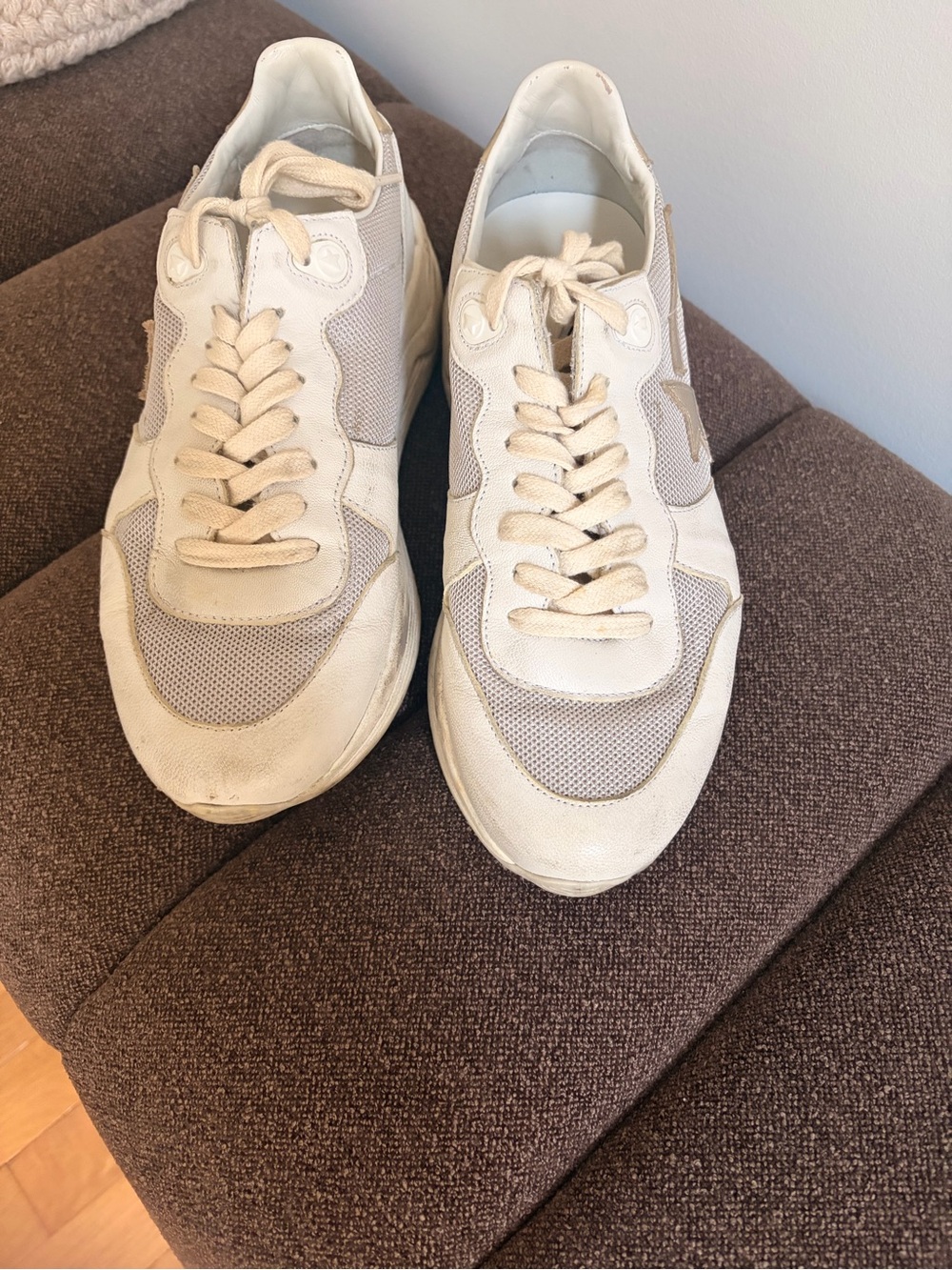 Golden Goose Cream Sneakers with Gold Star Detail - Picture 3 of 3